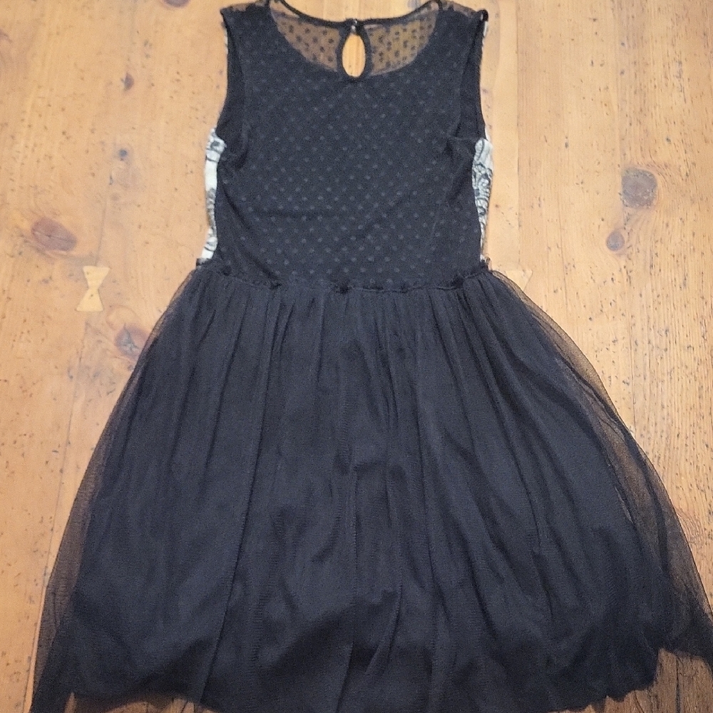 Elegant Knit & Tulle Dress - Picture 7 of 7